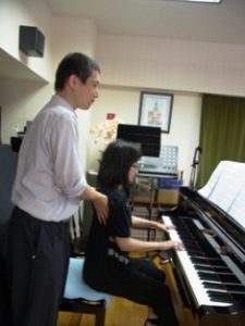 学んだディレクションを時差市のピアノ演奏で使う