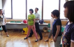 股関節を開放する