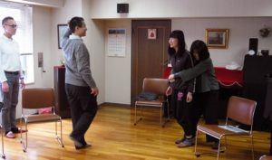 声楽-呼吸に伴う背中の動きを大事に